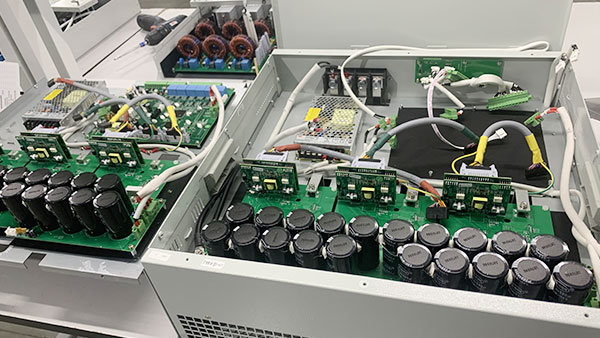 Does a static reactive power generator have the function of a capacitor?